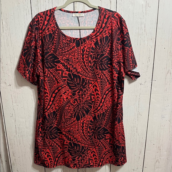 Chic Red and Black Patterned Blouse - Picture 1 of 6